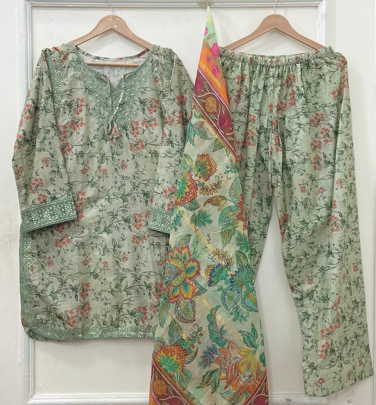 Summer Splash | Farshi Lawn D-641