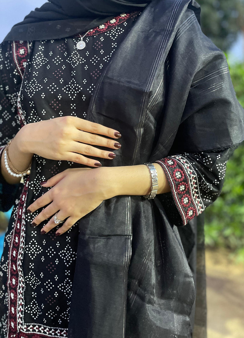 Embroidered Farshi 3PC (Lawn) 18