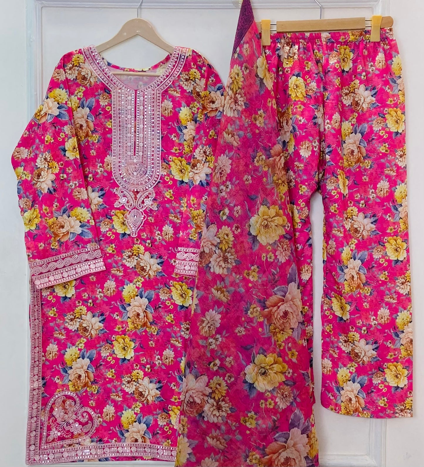 Sequins Embroidered Series: 3PC (Bana Dora Silk) D-366