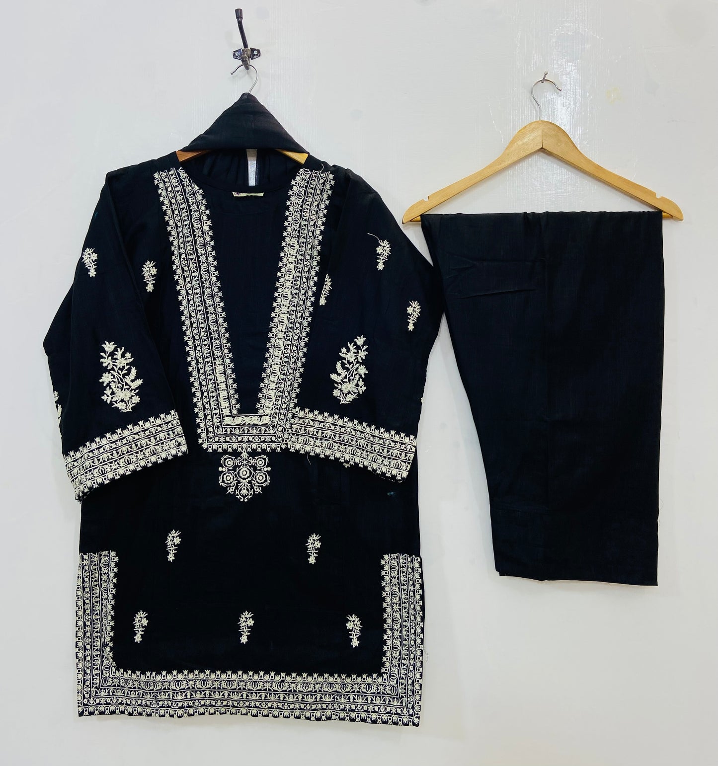 Embroidered Farshi 3PC (Khaddar) (Best Selling) D-136