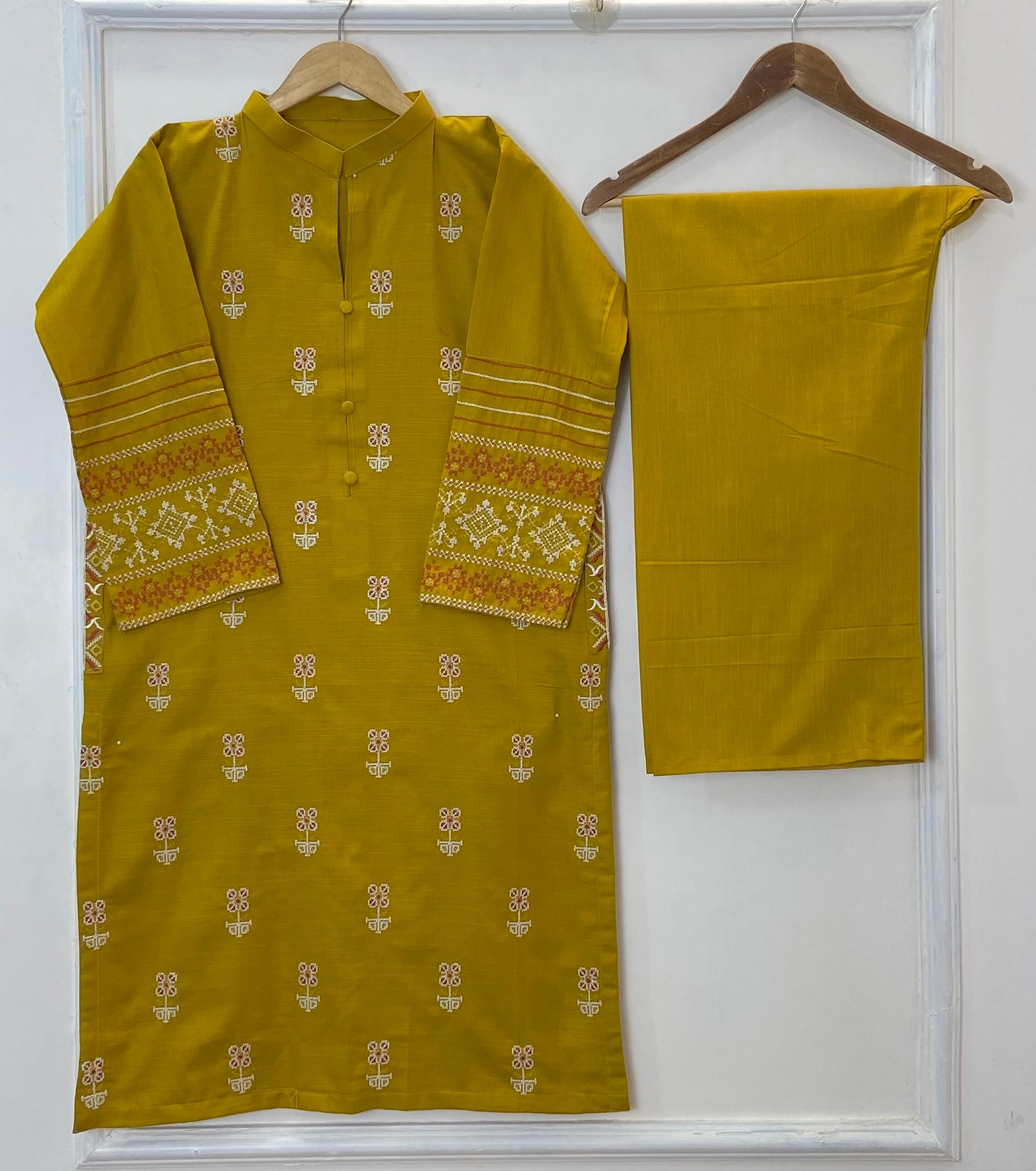 Embroidered Pocket Perfect 2PC (Khaddar) (Best Seller) 
D-318