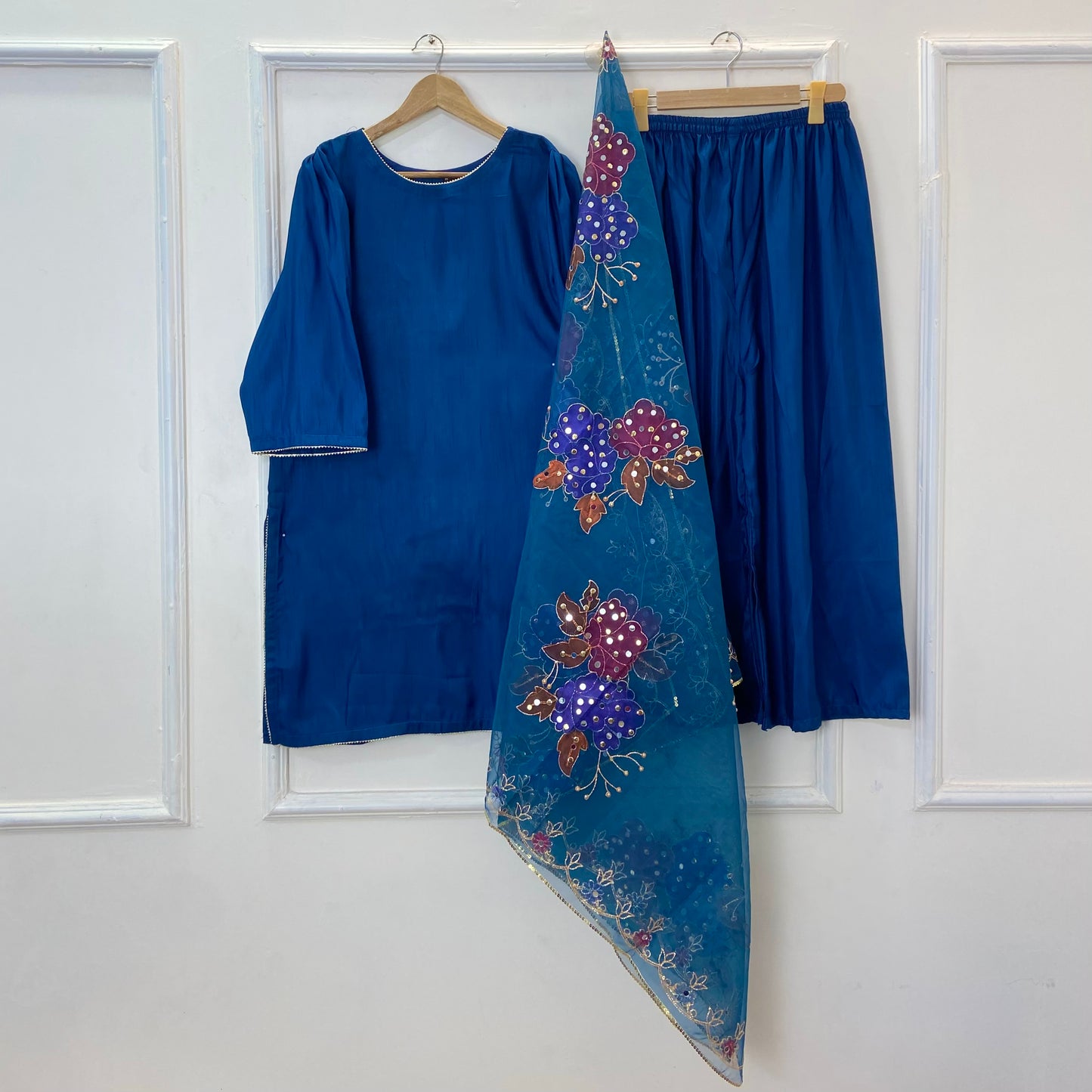 Hand-Painted Diva Beauty 3PC (Raw Silk) D-354