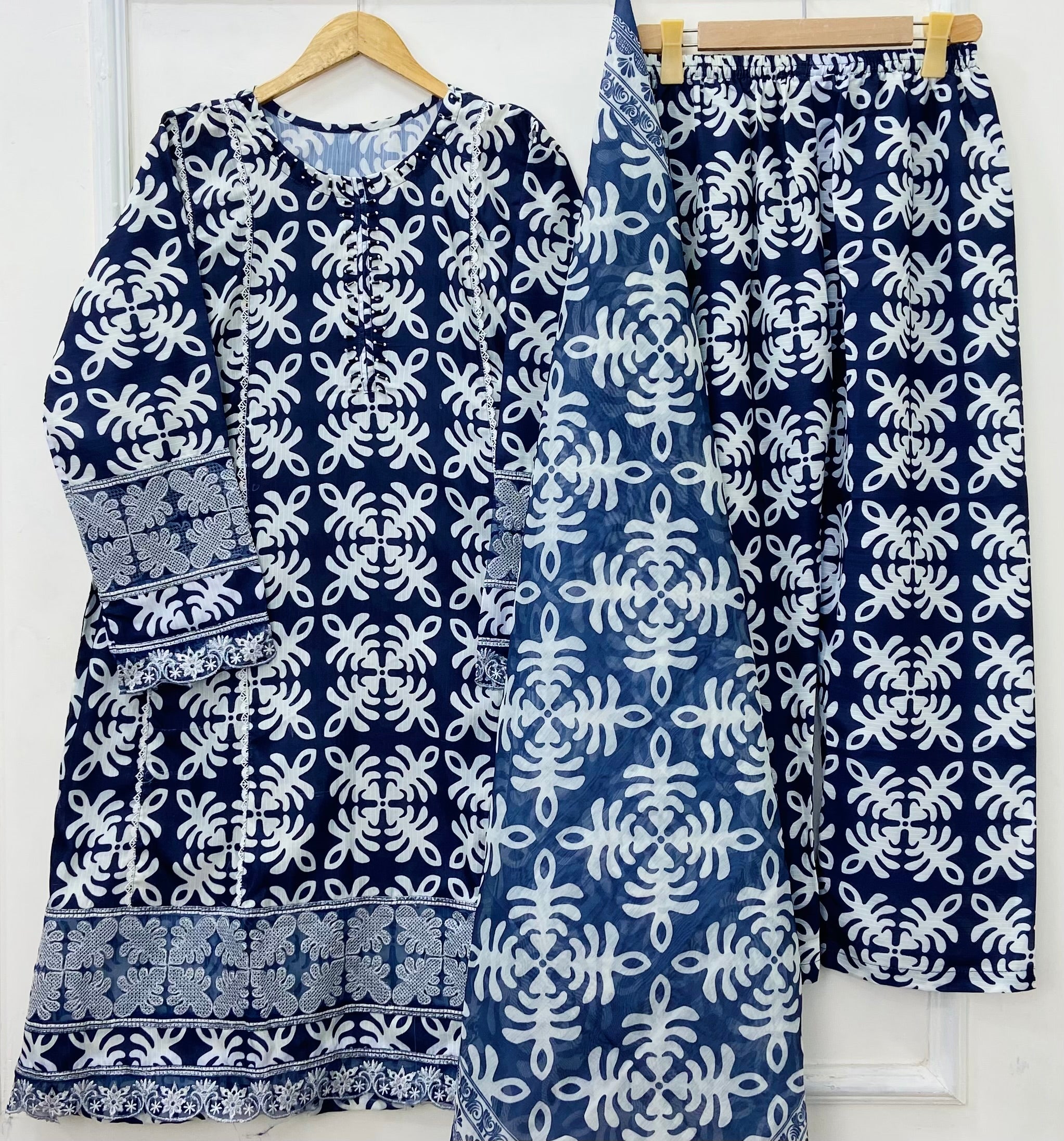 Traditional Embroidered 3PC (Bana Dora Silk) D-429