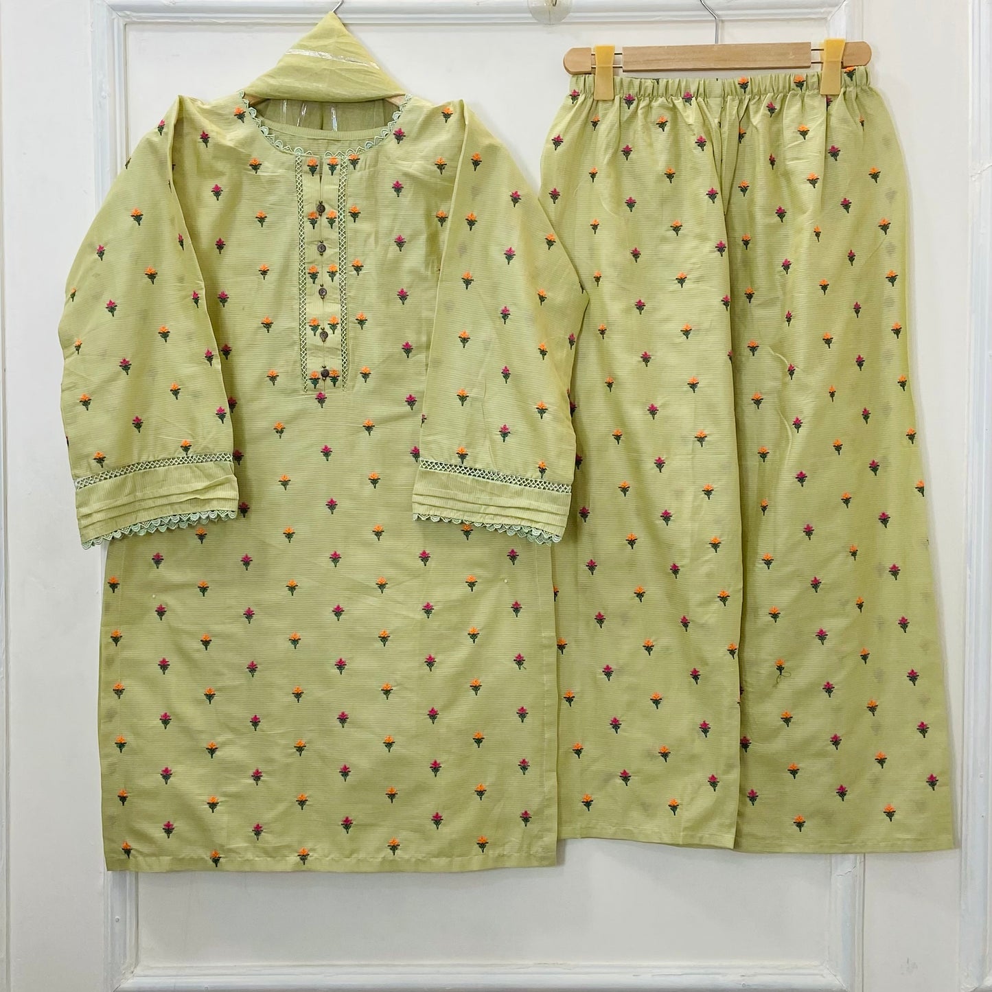 Tulip | Embroidered 3PC Lawn Cotton D-615