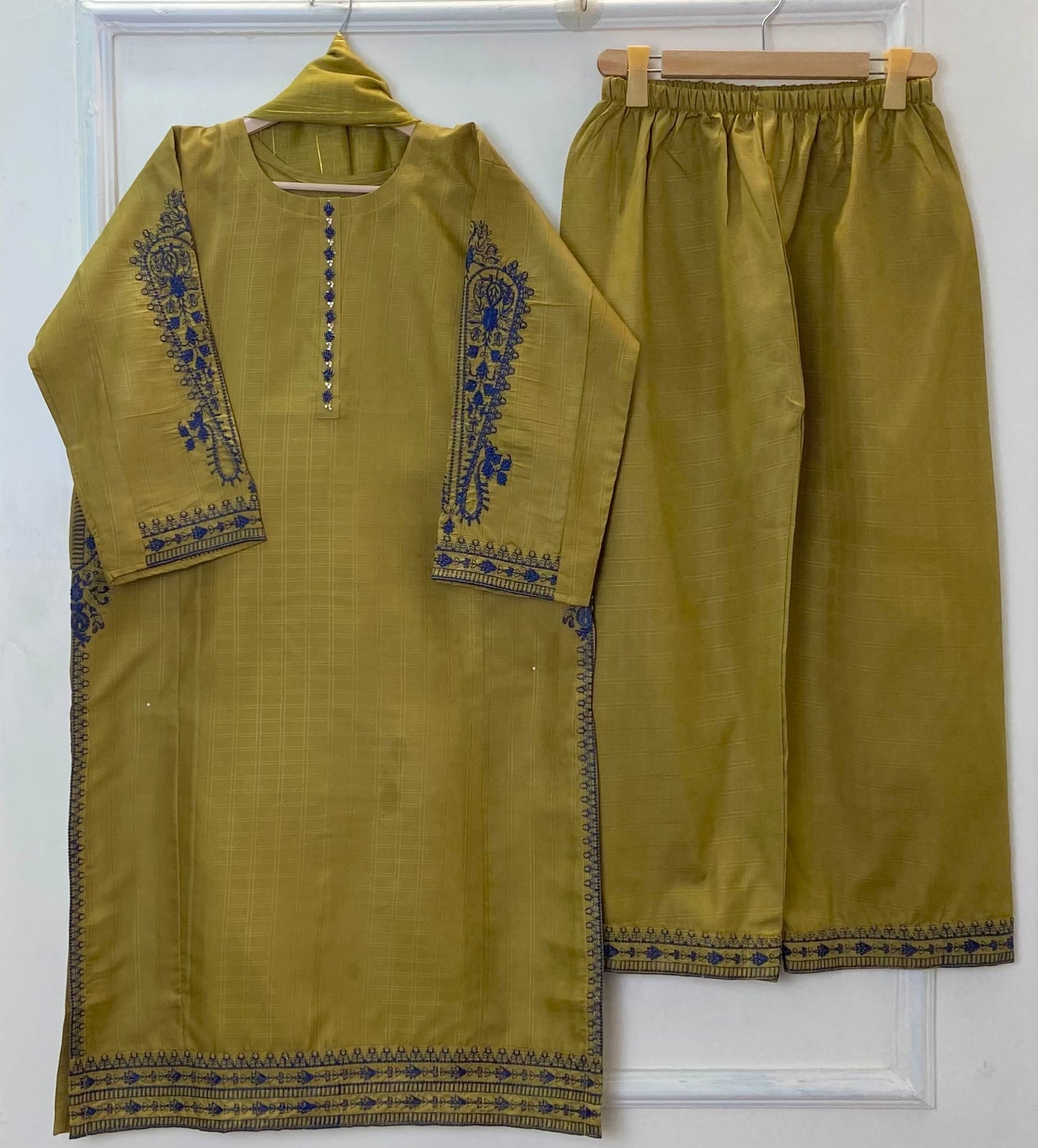 Pocketful Embroidered Beauty 3PC (Premium Cotton) Hit Code D-358