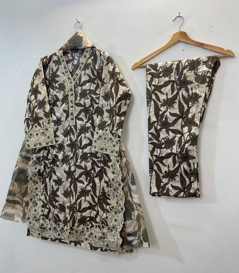 Chicken Kari Embroidered 3PC (Lawn) 15