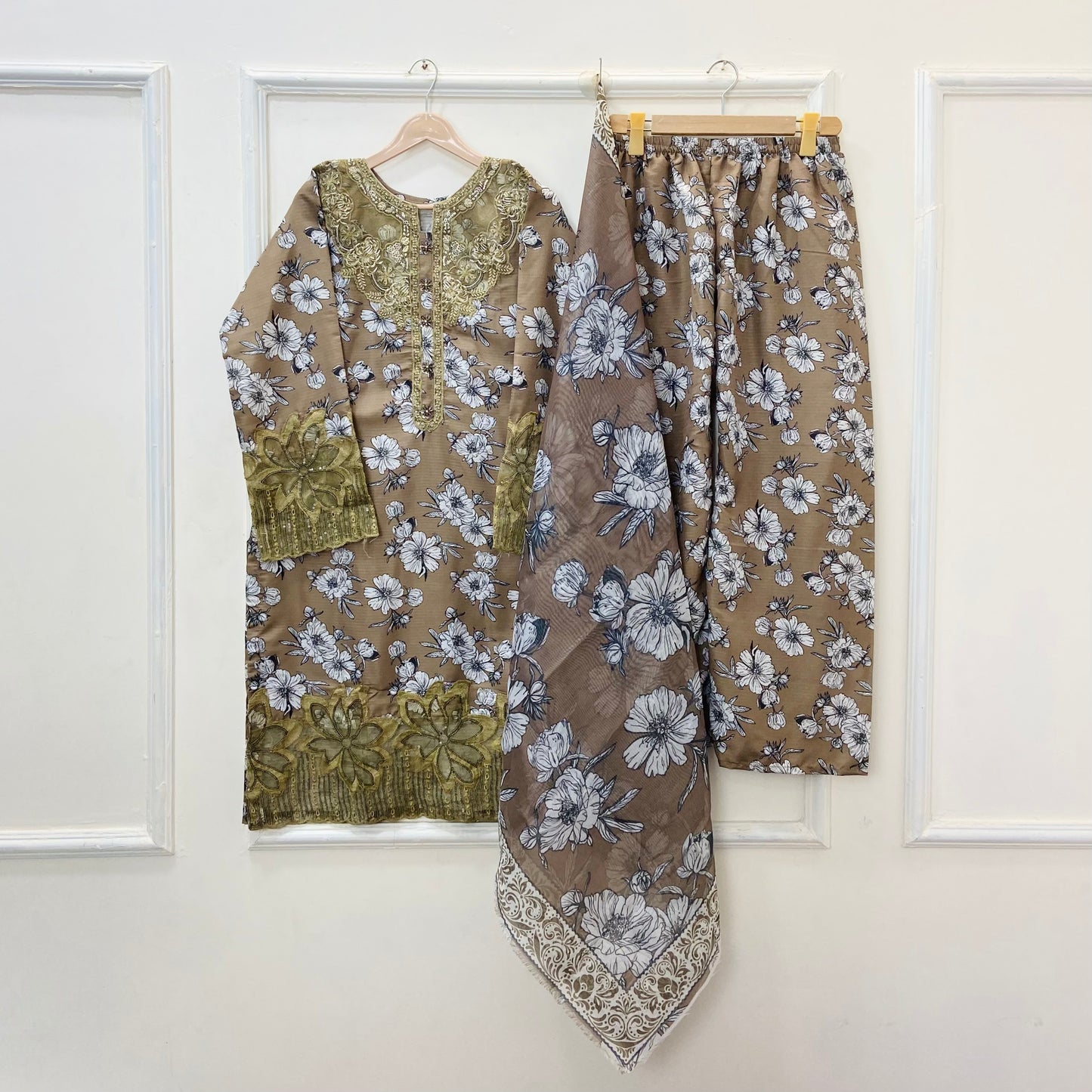 Floral Aura Embroidered 3PC (Bana Dora Silk) D-389