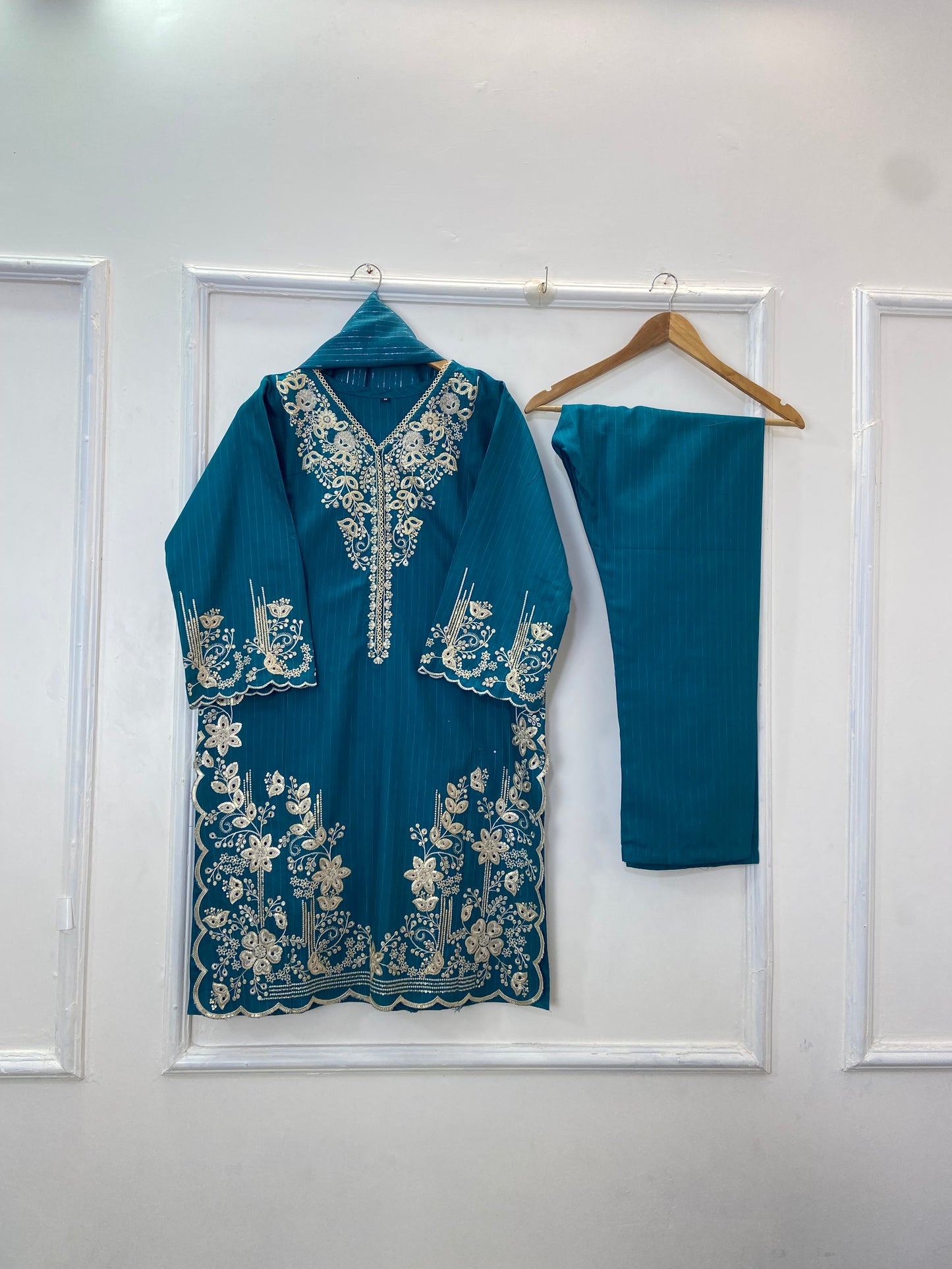 Richly Embroidered Luxe 3PC (Khaddar) D-276