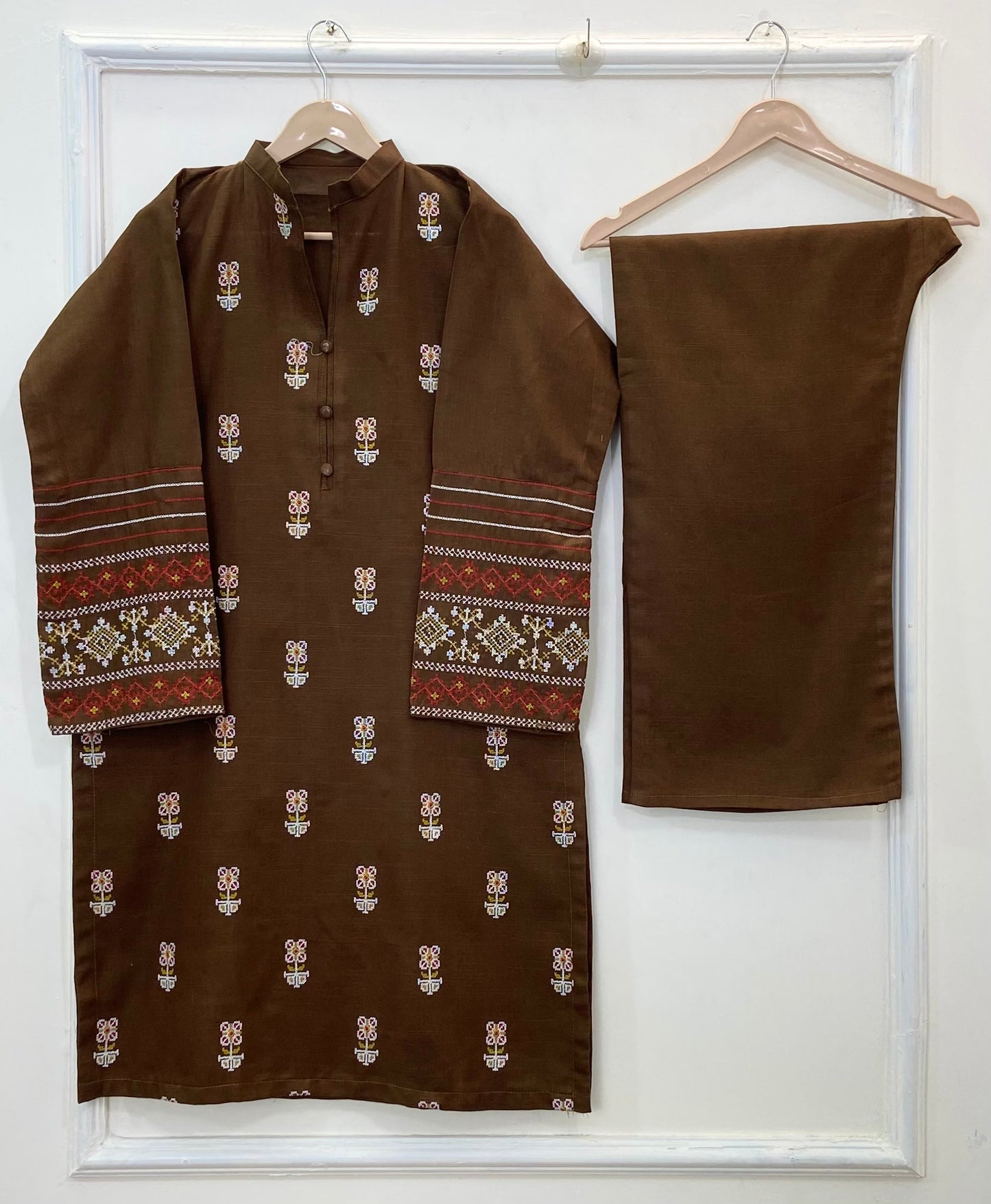 Embroidered Pocket Perfect 2PC (Khaddar) (Best Seller) 
D-318
