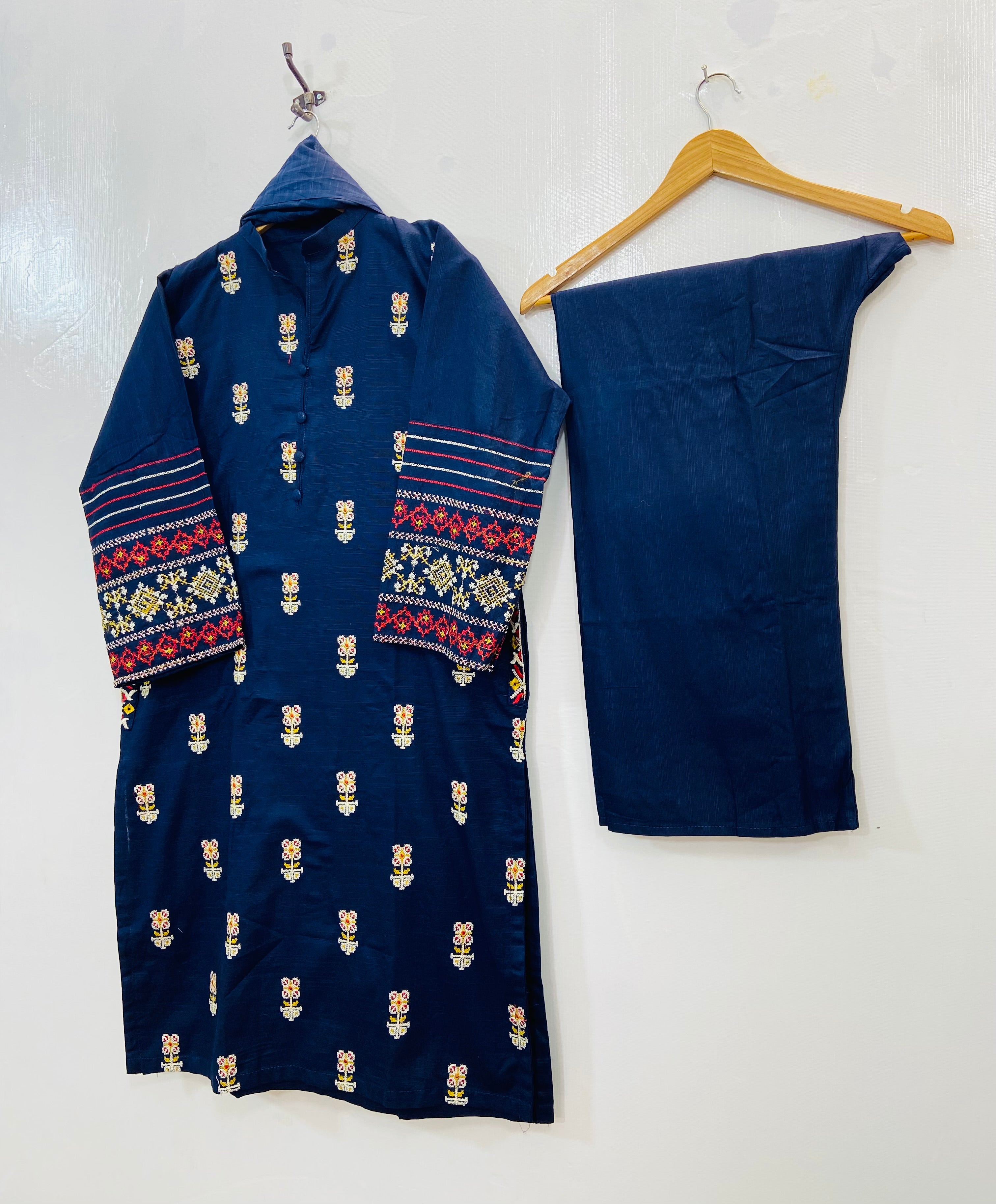 Pocket Embroidered 3PC (Best Selling) (Khaddar) D-125