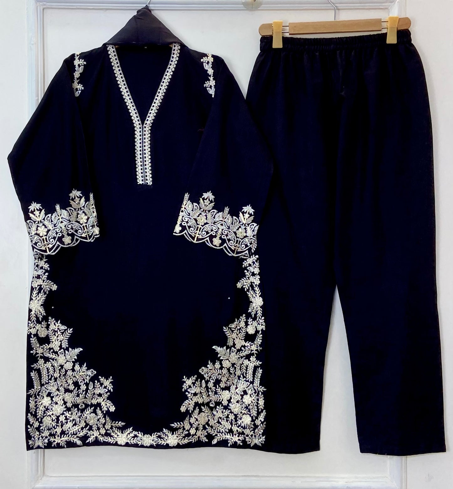 Richly Embroidered Luxe 3PC (Khaddar) D-330