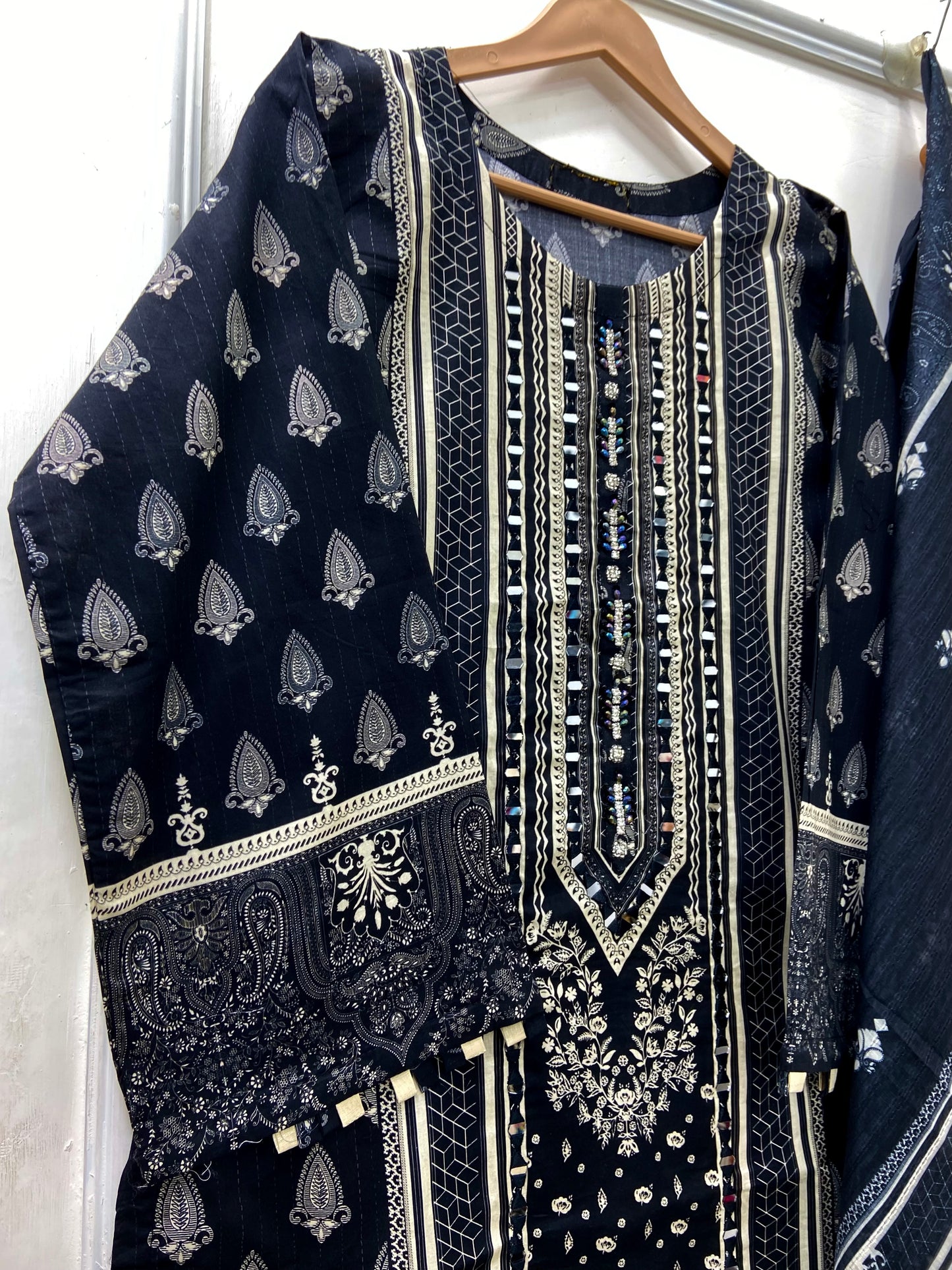 Noor-e-Aaina | 3PC Lawn D-573