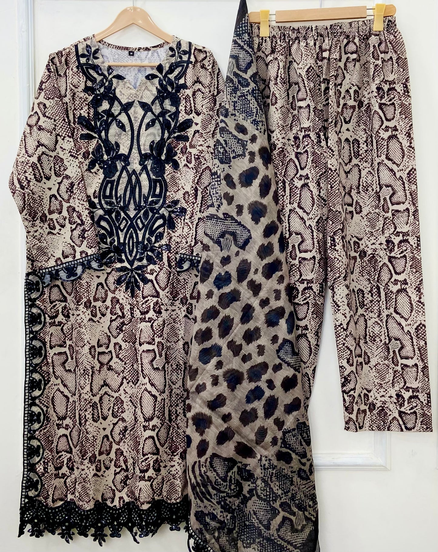 Cobra Embroidered 3PC (Bana Dora Cotton) D-461
