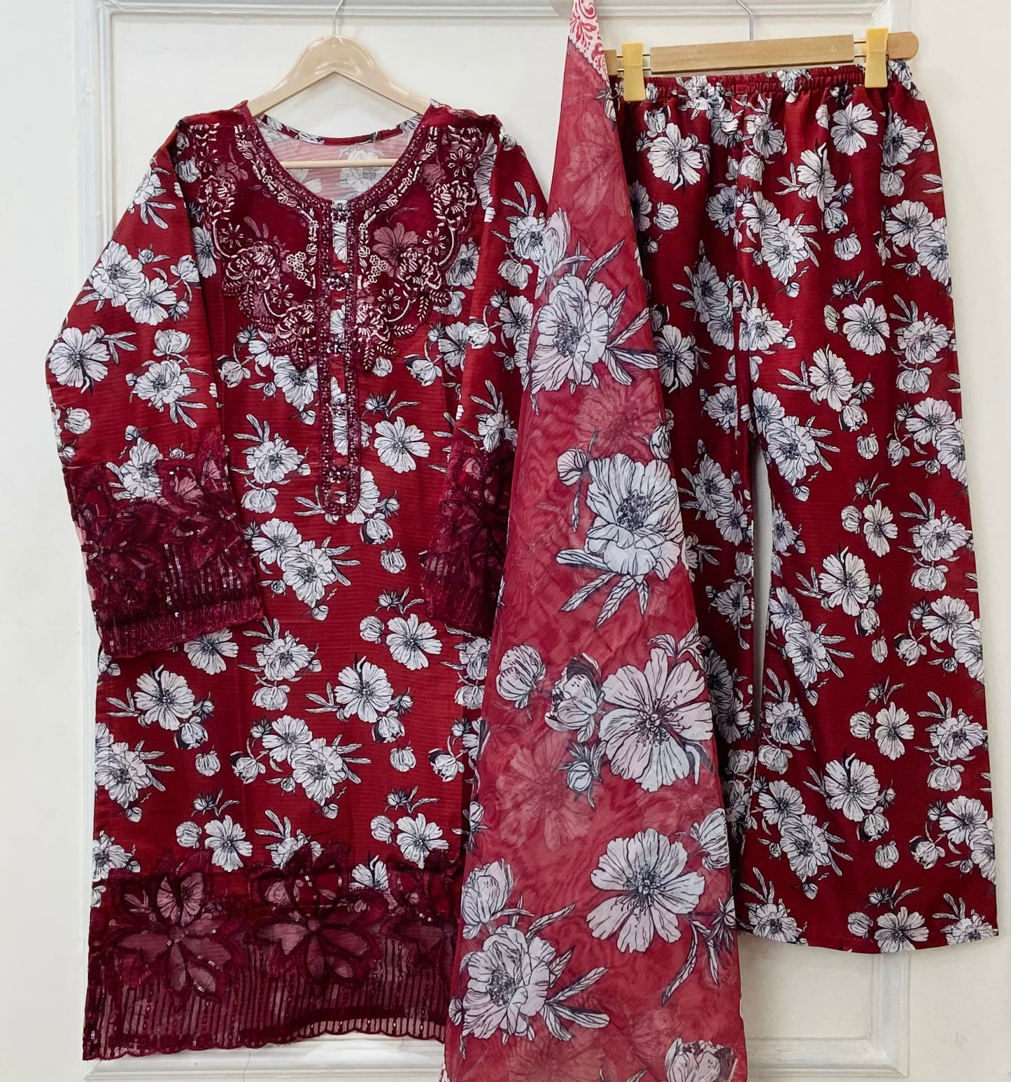Floral Aura Embroidered 3PC (Bana Dora Silk) D-389