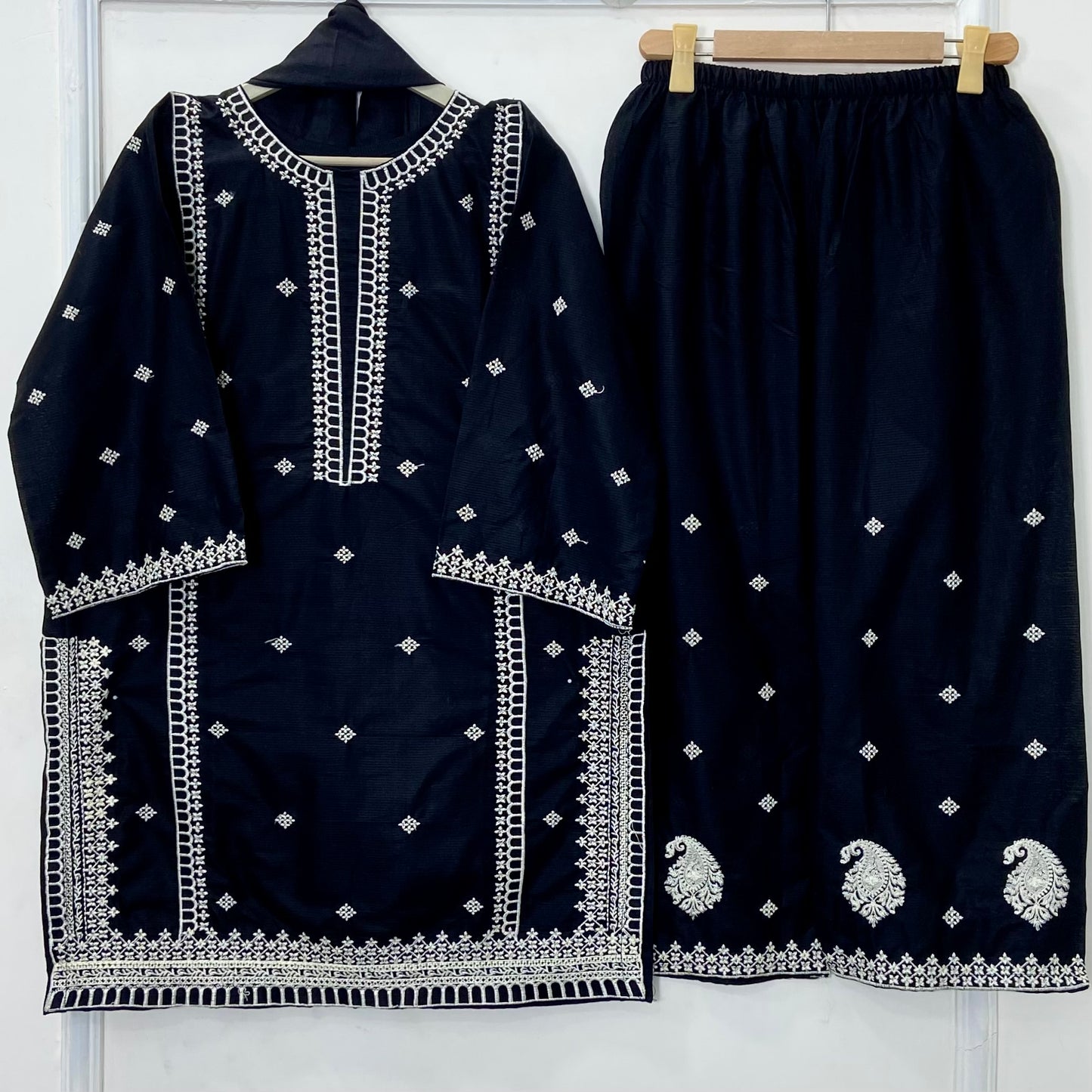 Paired Embroidered 3PC (Premium Cotton) D-402