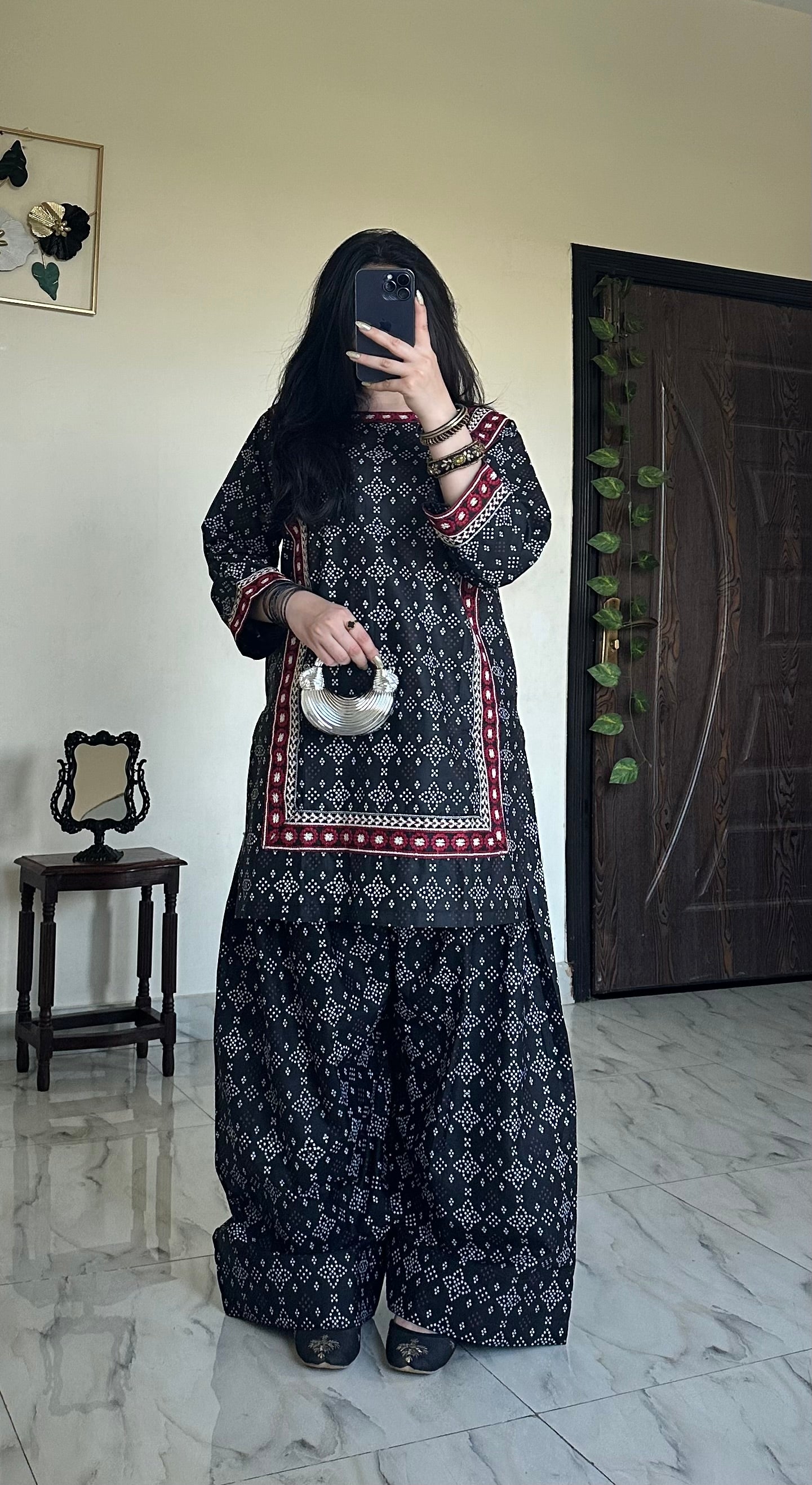 Black Chunri | 2PC Lawn D-351