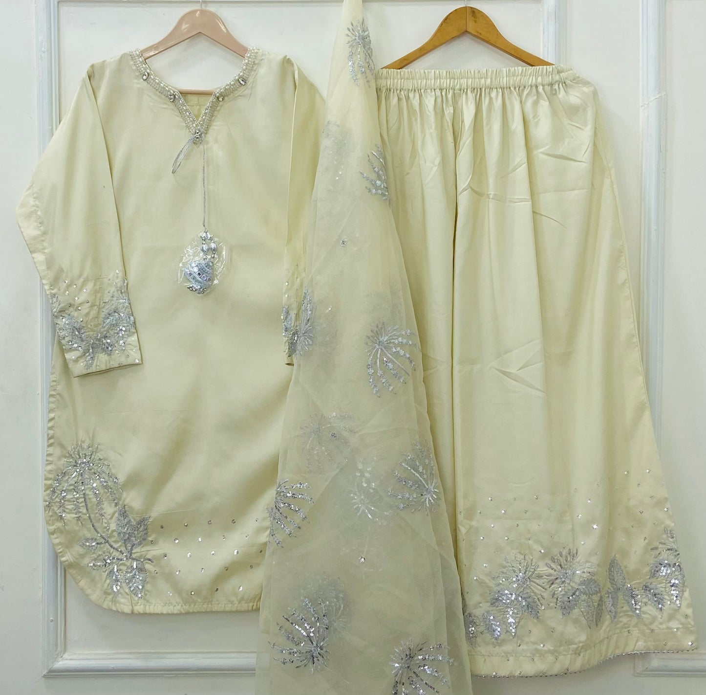 Laila Embroidered 3PC (Sheesha Silk) D-460